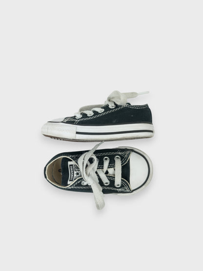 LITTLE BLACK CONVERSE