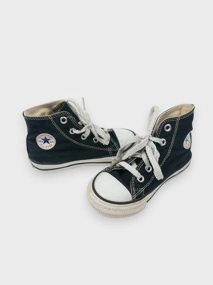 LITTLE BLACK CONVERSE